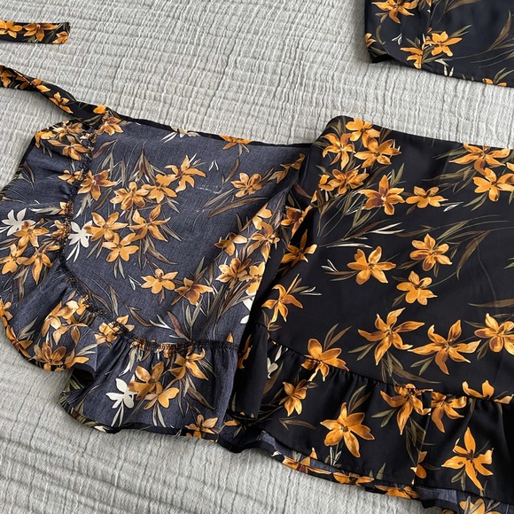 Pink Lily 2 piece crop top and wrap skirt size Small nwot - Picture 2 of 6